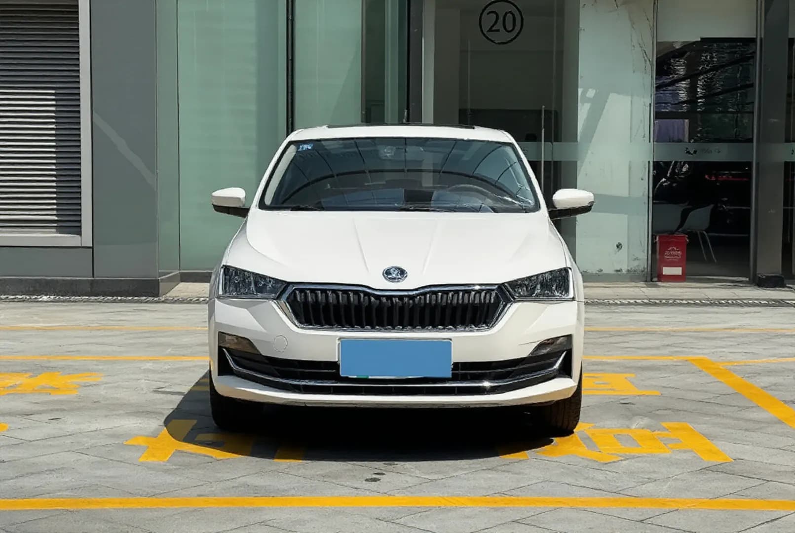 Vehicle thumbnail 2