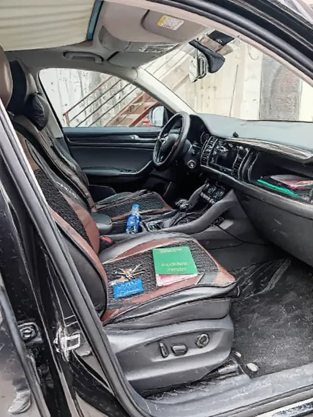 Vehicle thumbnail 6
