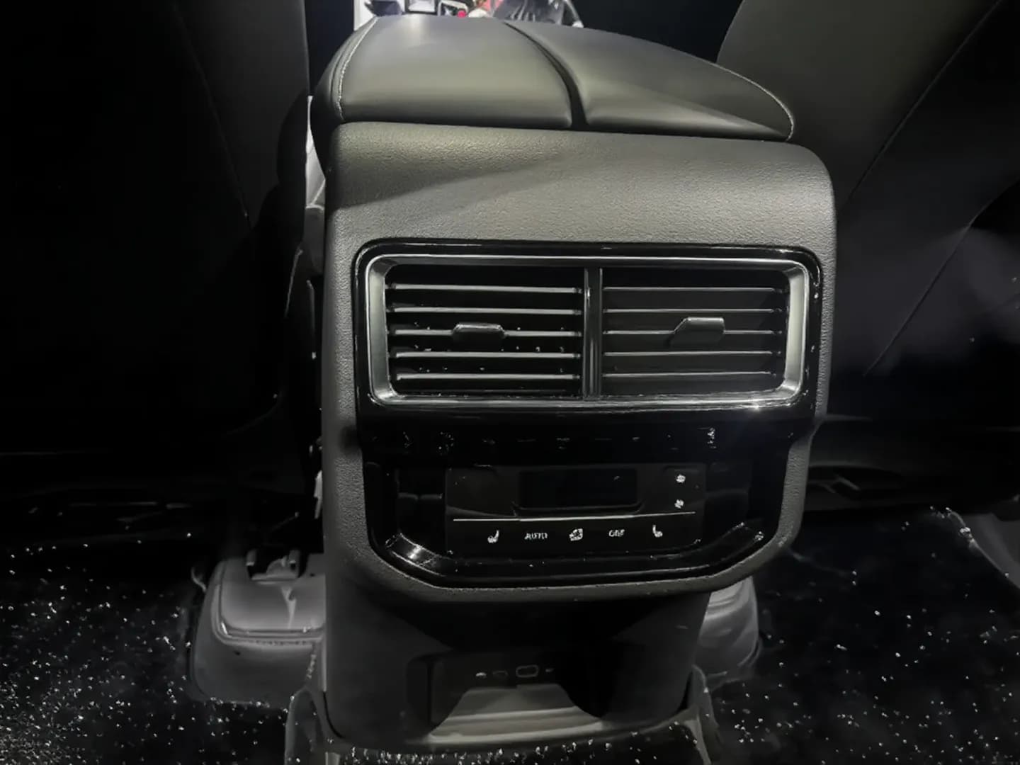 Vehicle thumbnail 5
