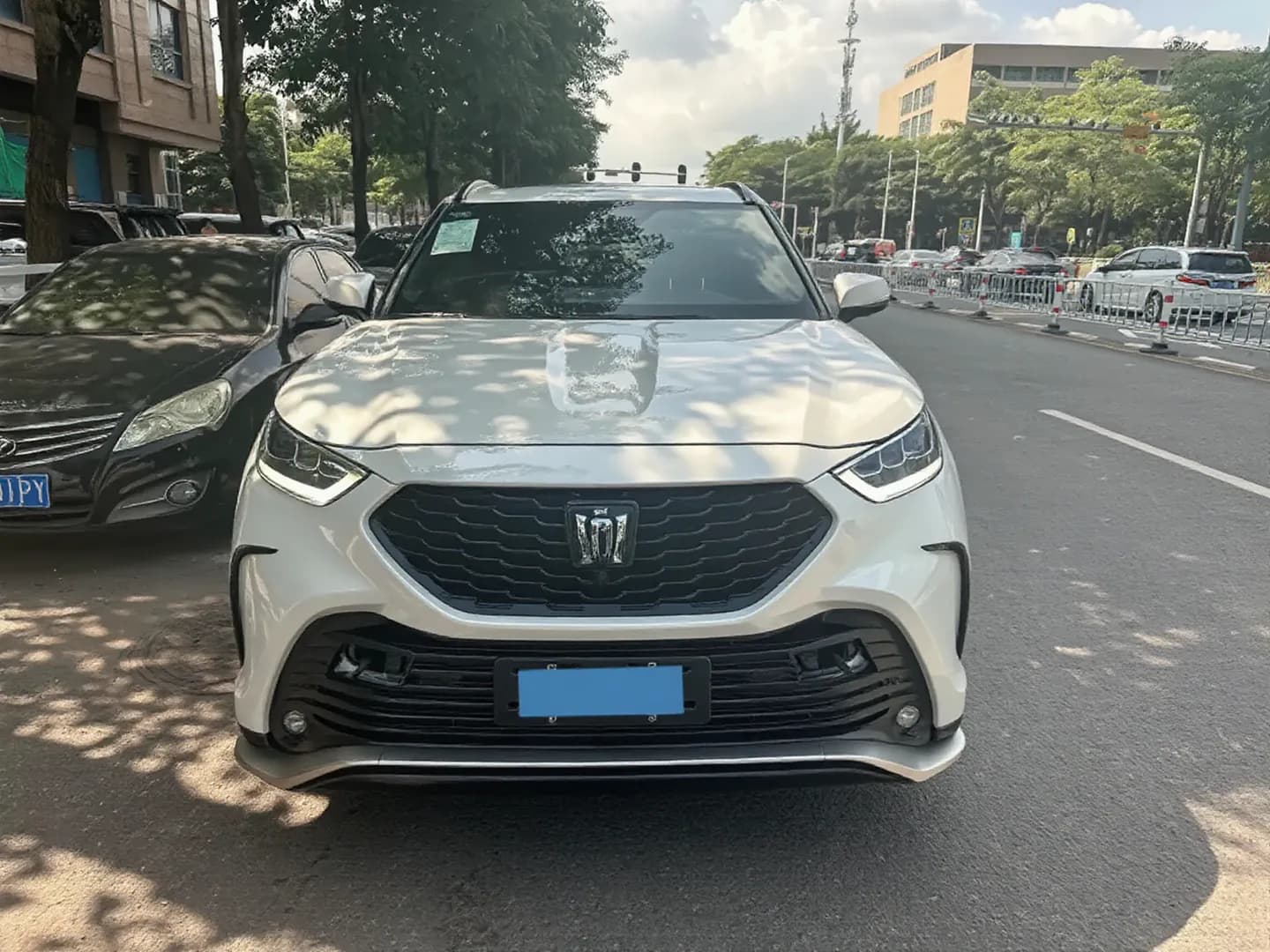 Vehicle thumbnail 2