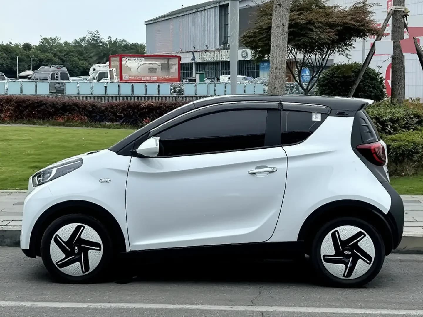 Vehicle thumbnail 7