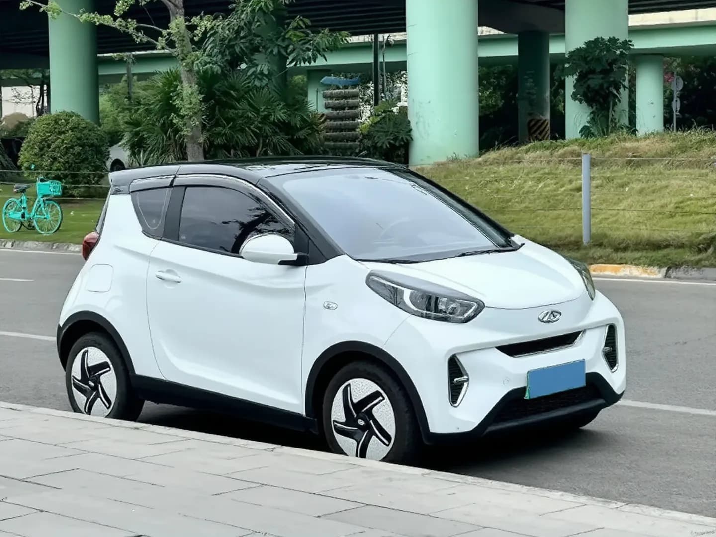 Vehicle thumbnail 2