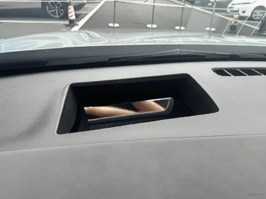 Vehicle thumbnail 7