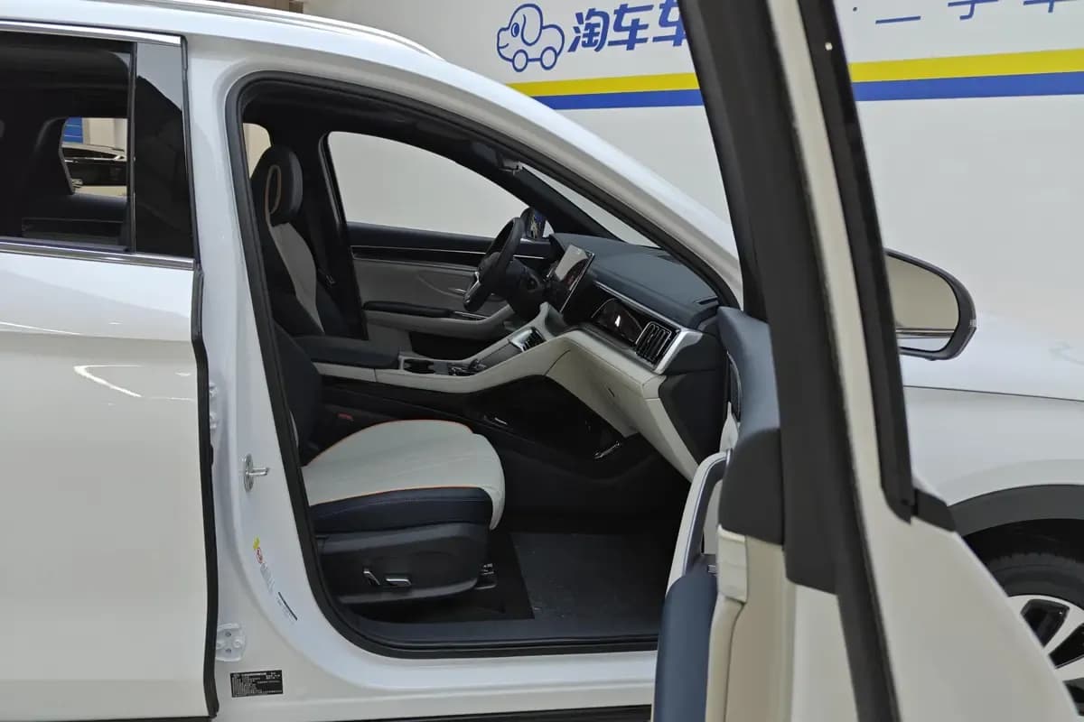 Vehicle thumbnail 5