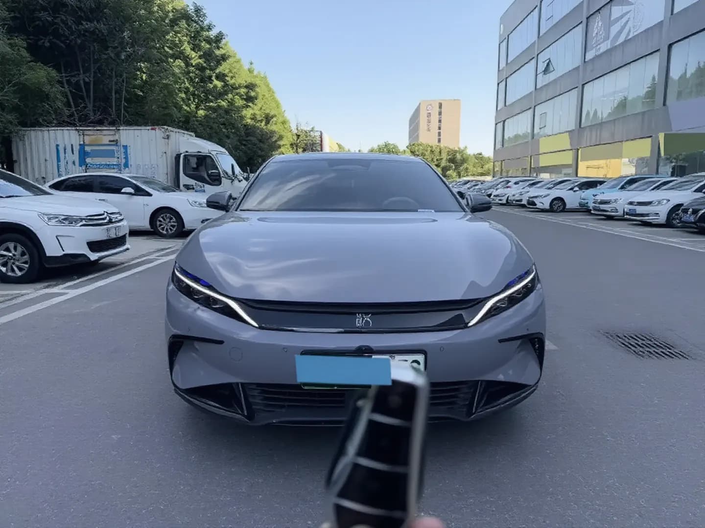 Vehicle thumbnail 2