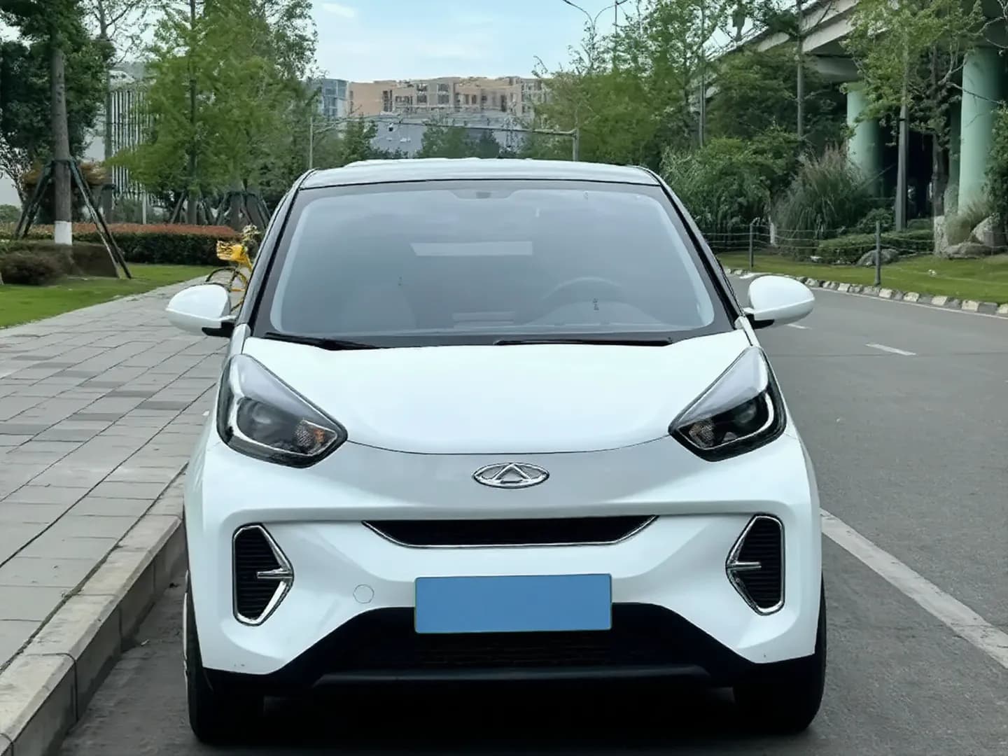 Vehicle thumbnail 4