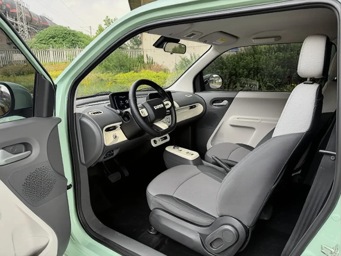 Vehicle thumbnail 2