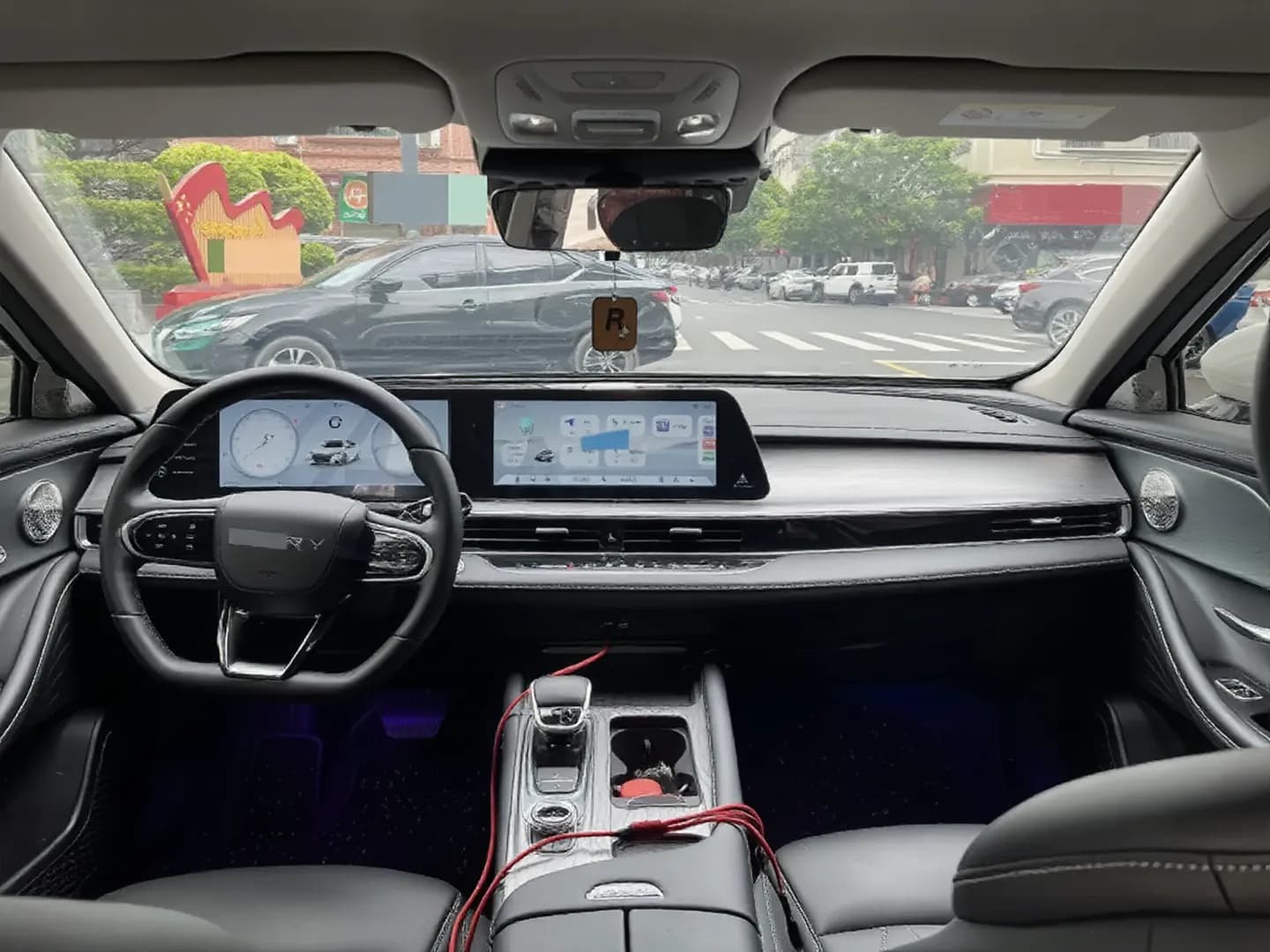 Vehicle thumbnail 6