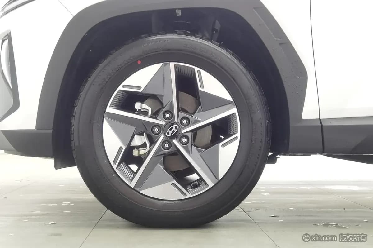 Vehicle thumbnail 2