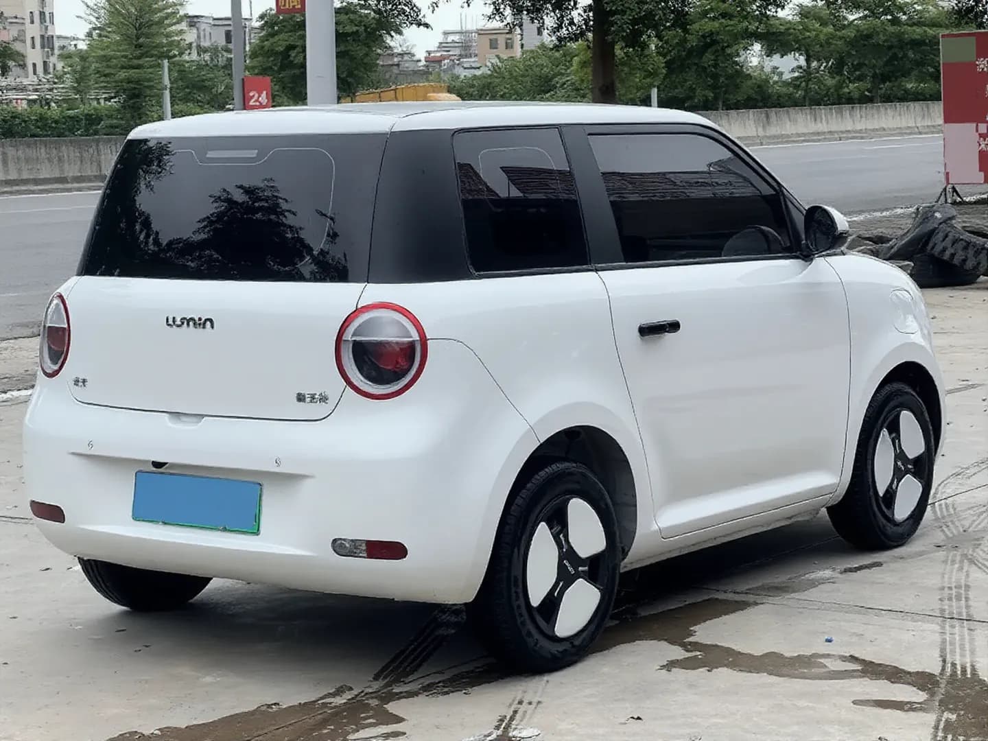 Vehicle thumbnail 5