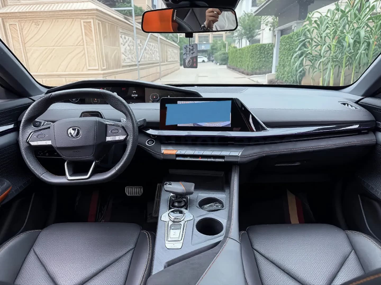 Vehicle thumbnail 6