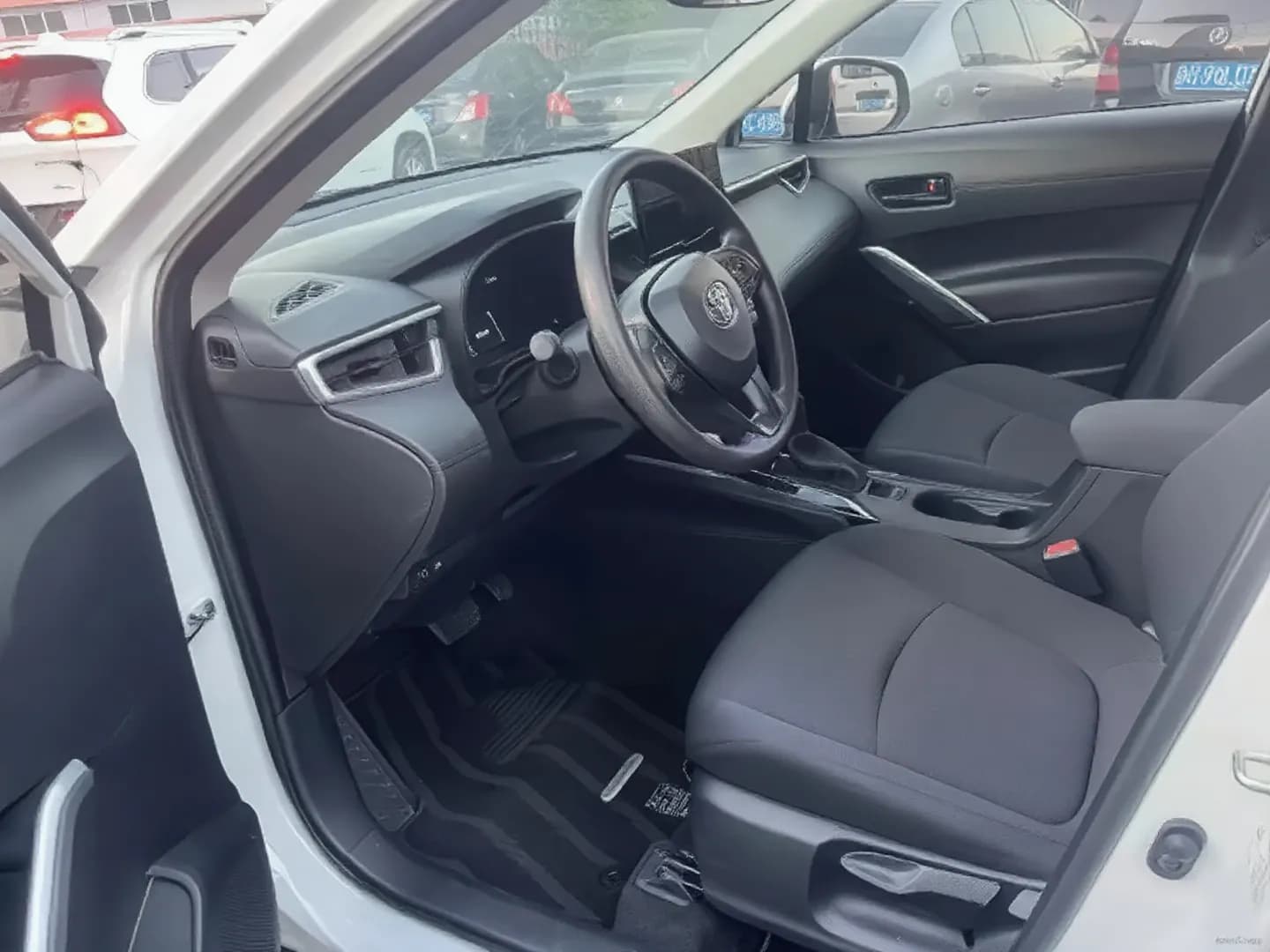 Vehicle thumbnail 4