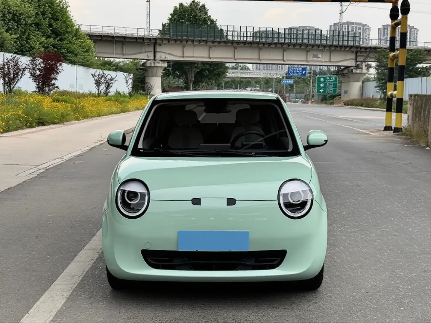 Vehicle thumbnail 3