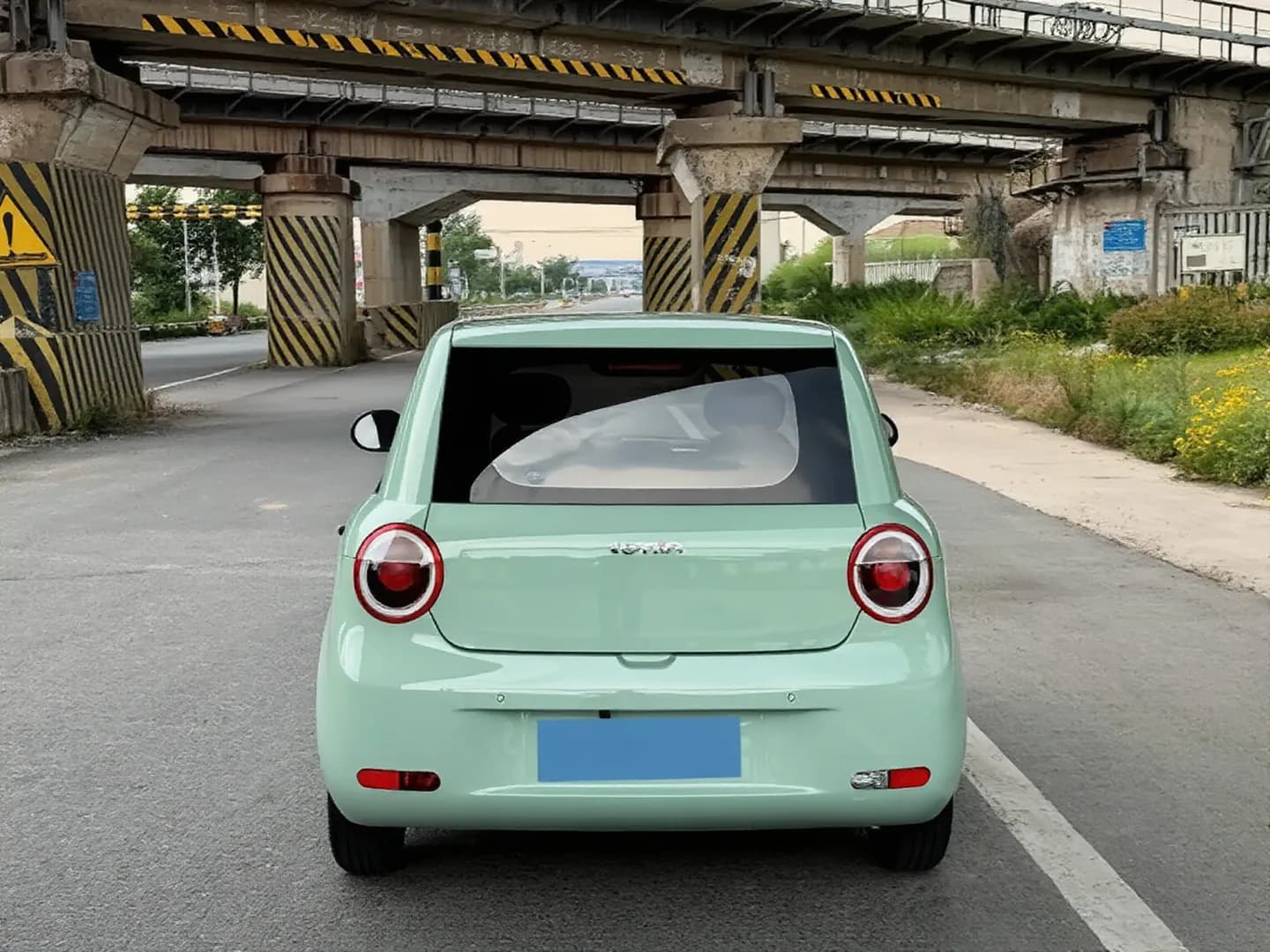 Vehicle thumbnail 6