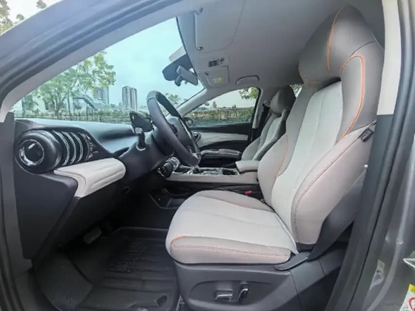 Vehicle thumbnail 6