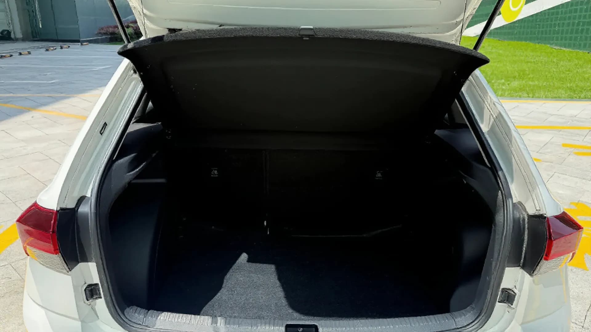 Vehicle thumbnail 7