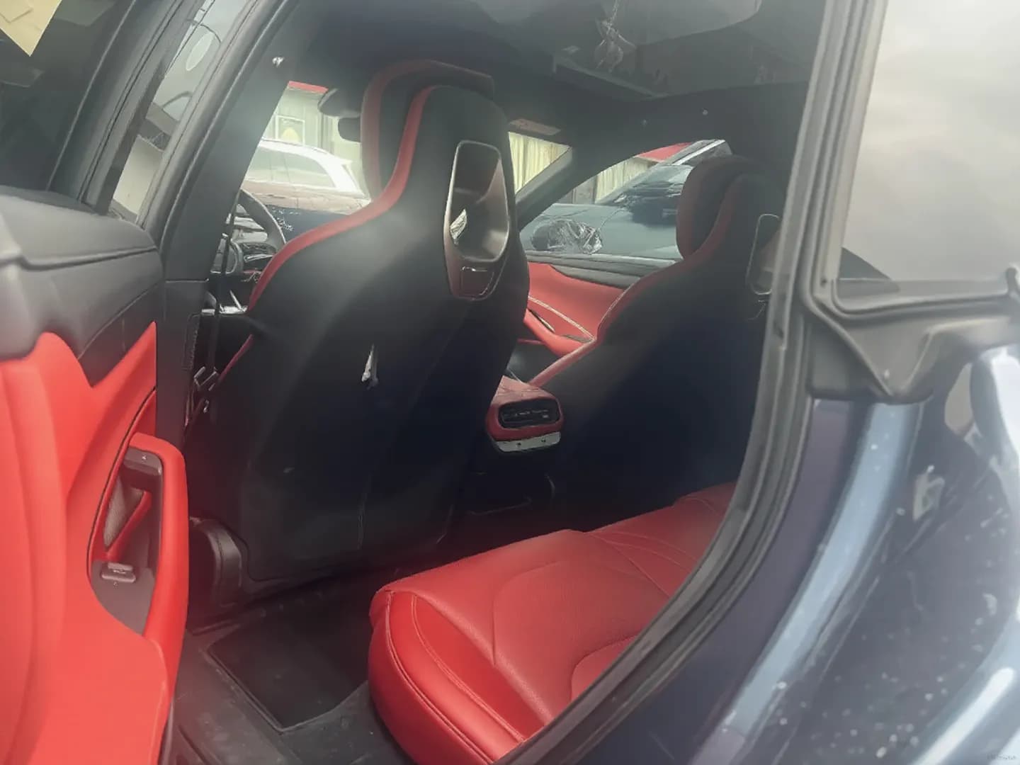 Vehicle thumbnail 5