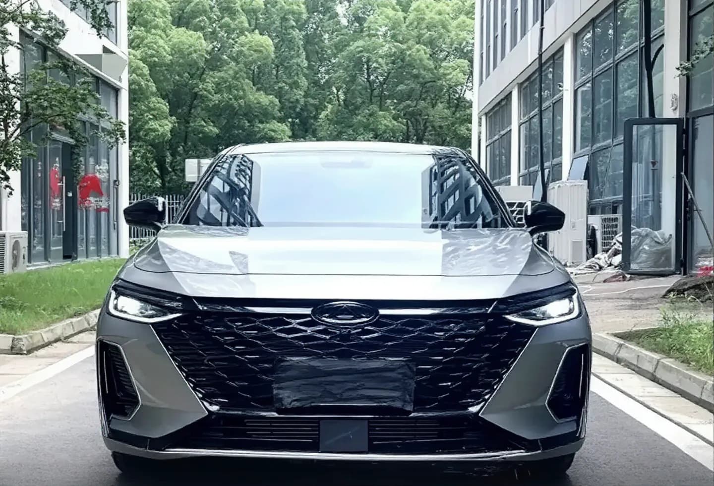 Vehicle thumbnail 2