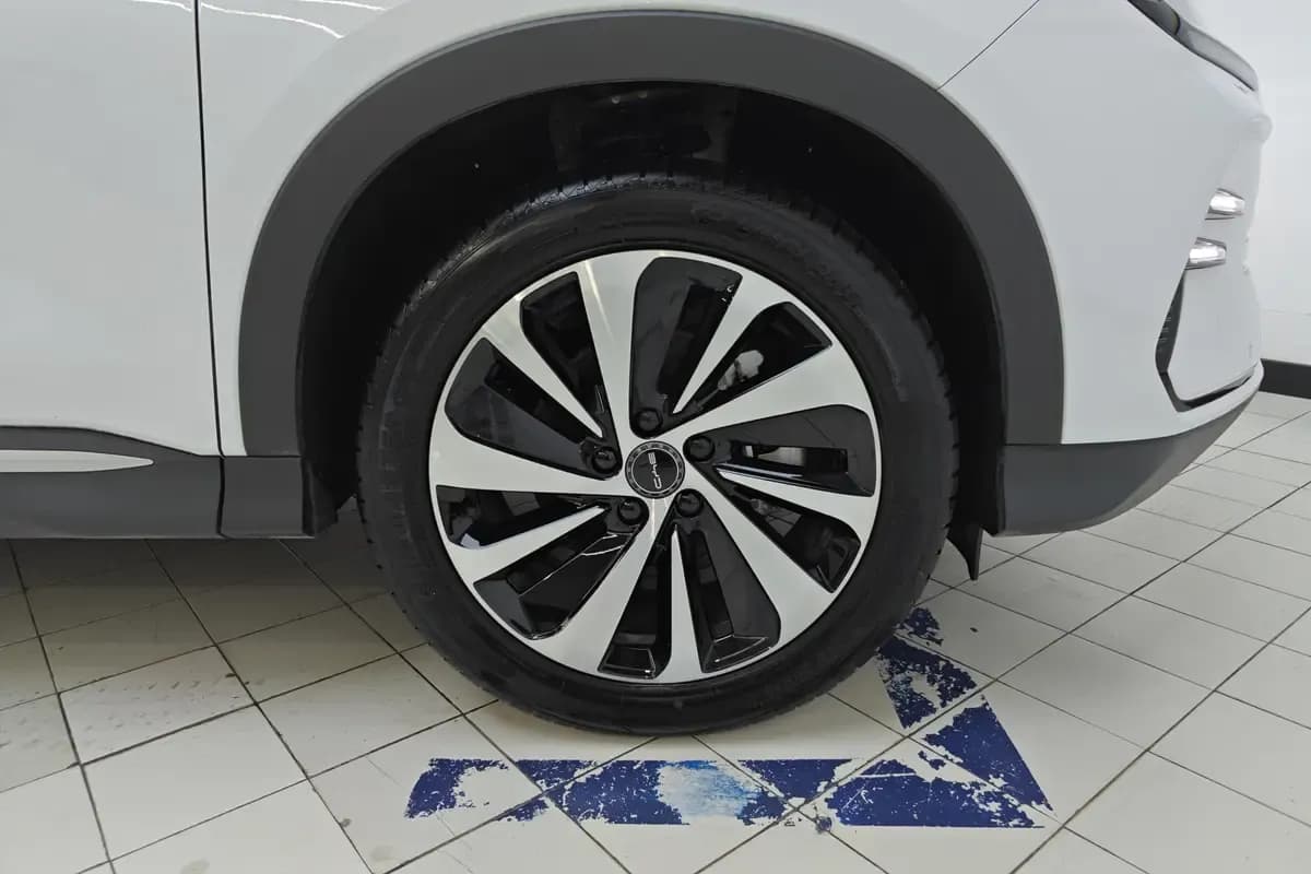Vehicle thumbnail 2
