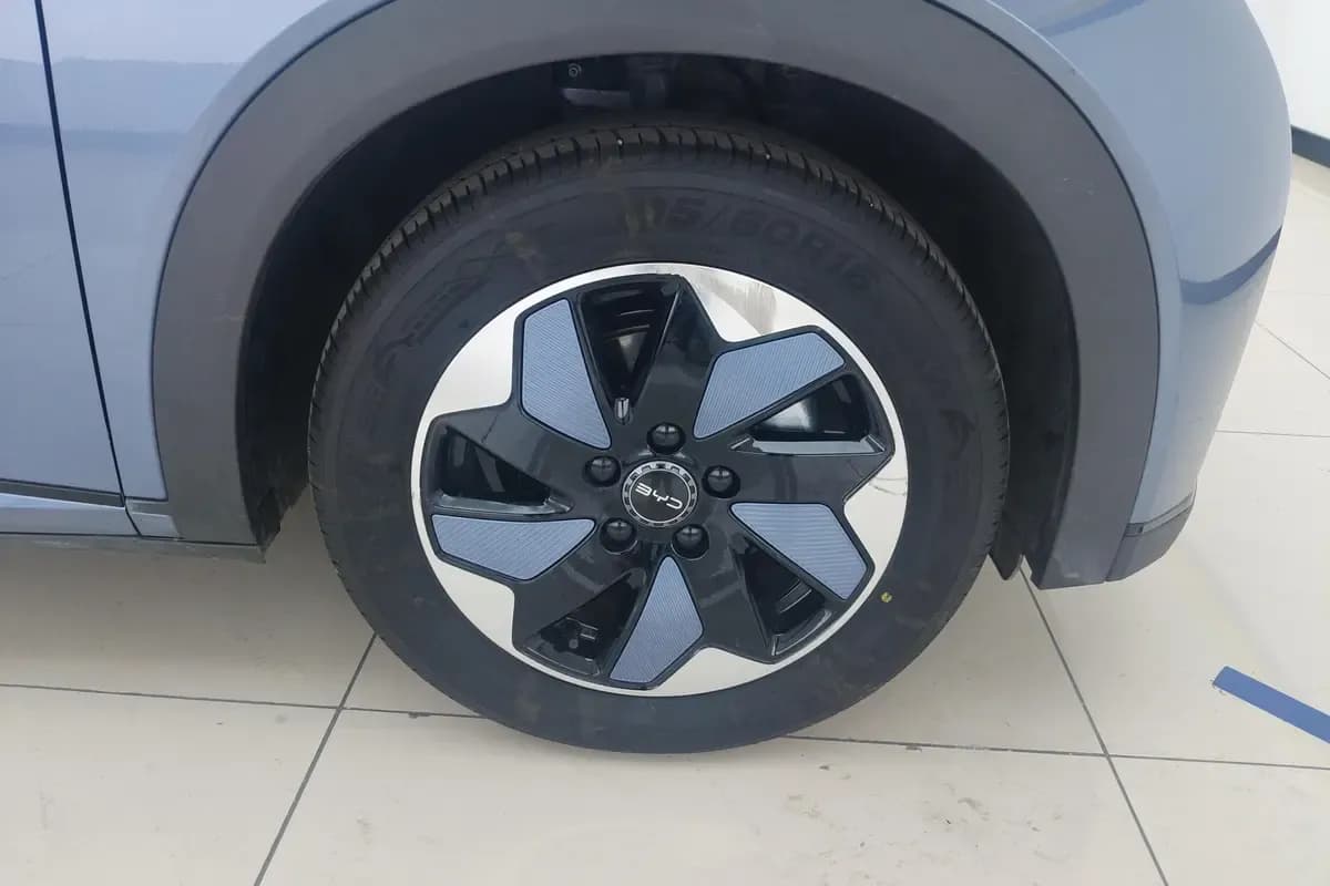 Vehicle thumbnail 4