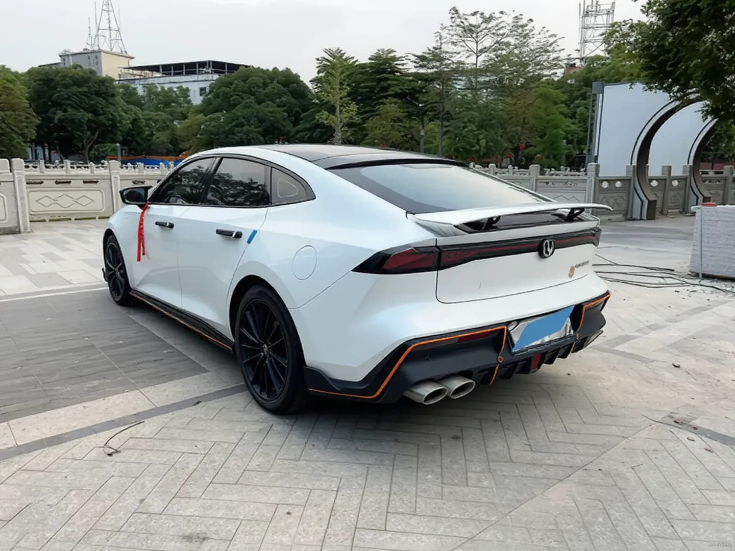 Vehicle thumbnail 6