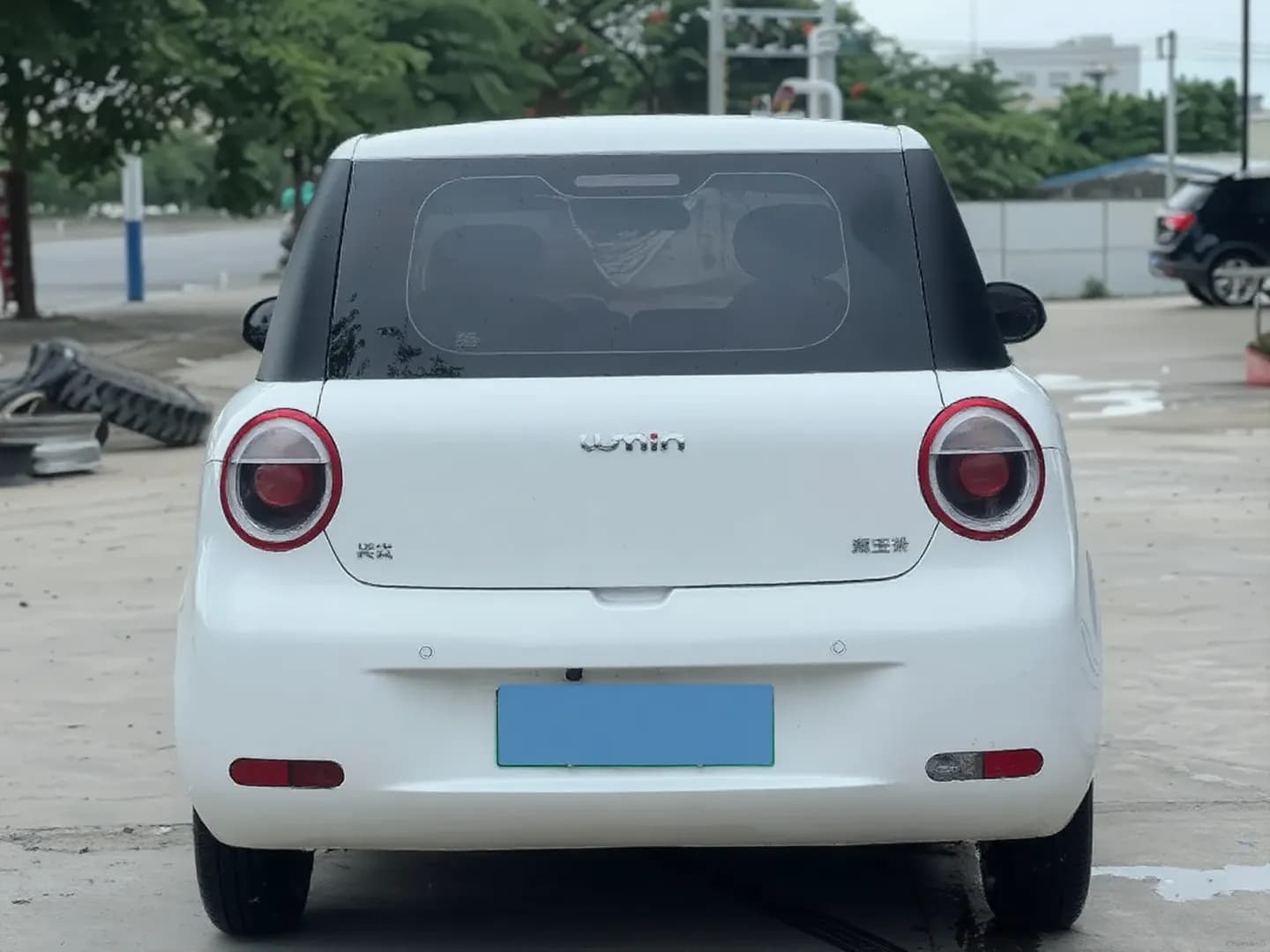Vehicle thumbnail 4