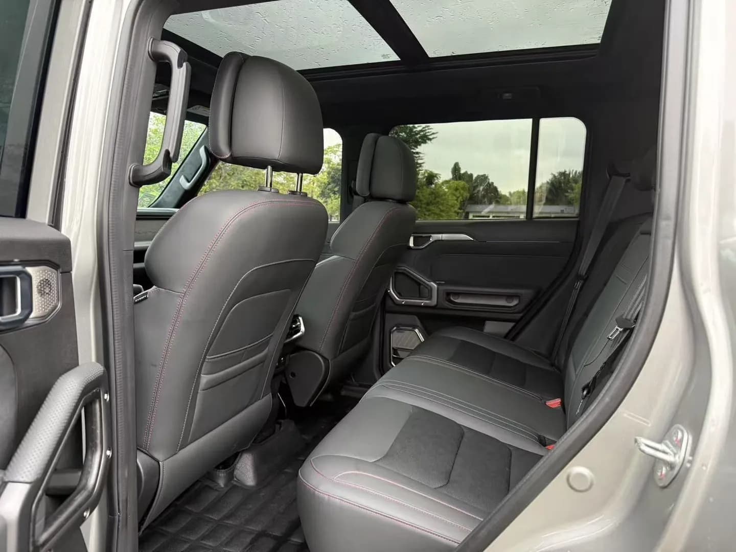 Vehicle thumbnail 5