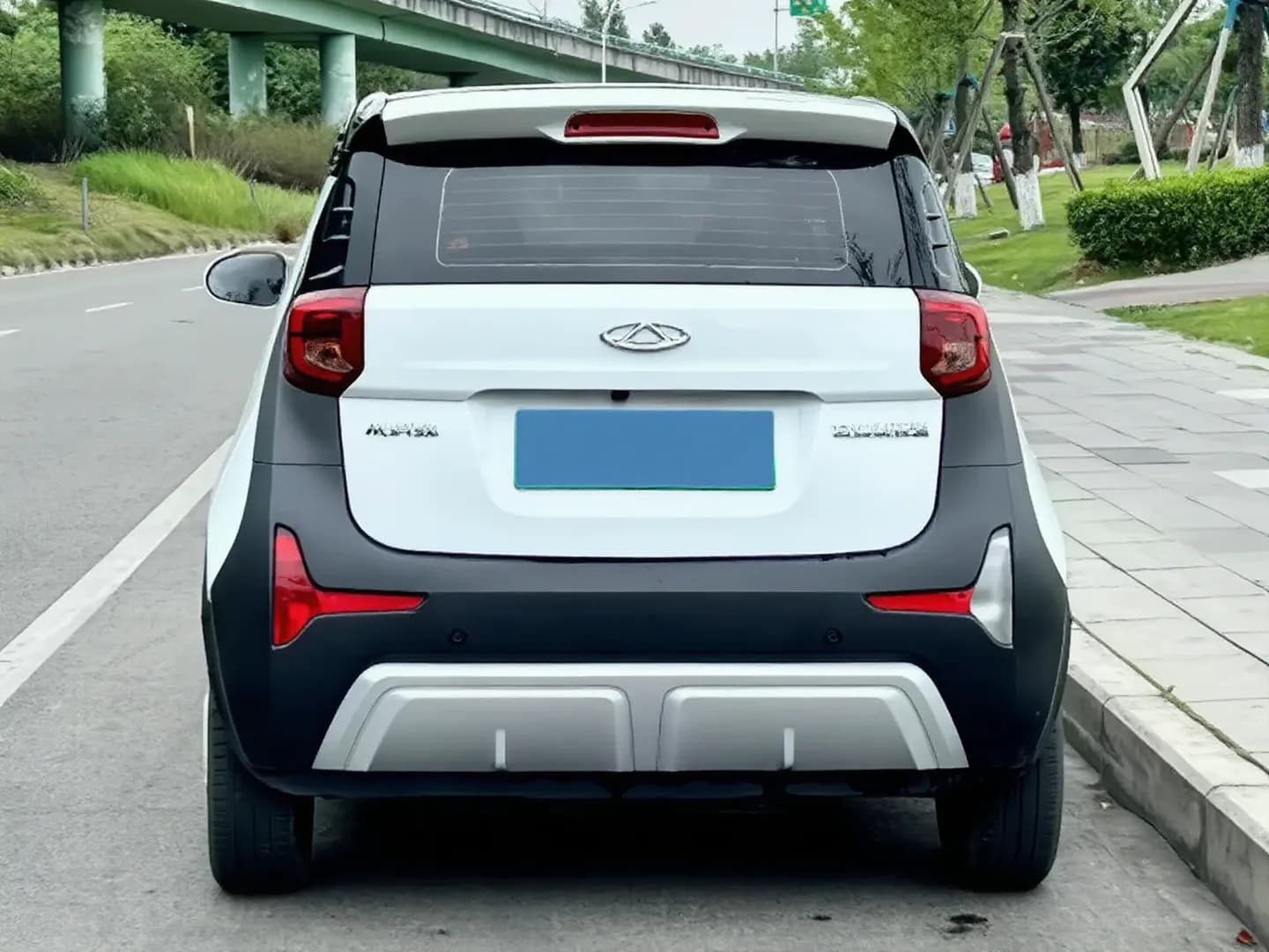 Vehicle thumbnail 6