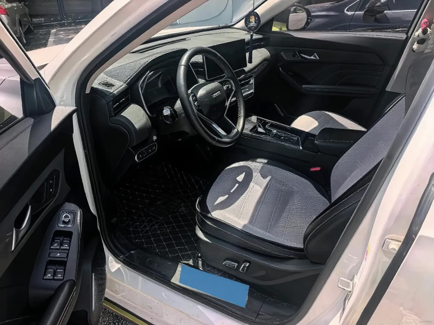 Vehicle thumbnail 2