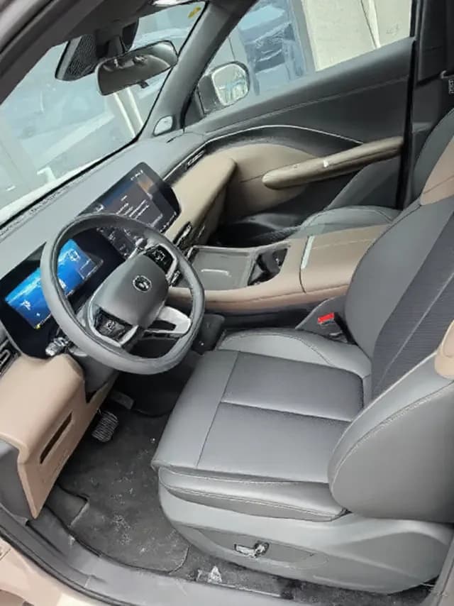 Vehicle thumbnail 2