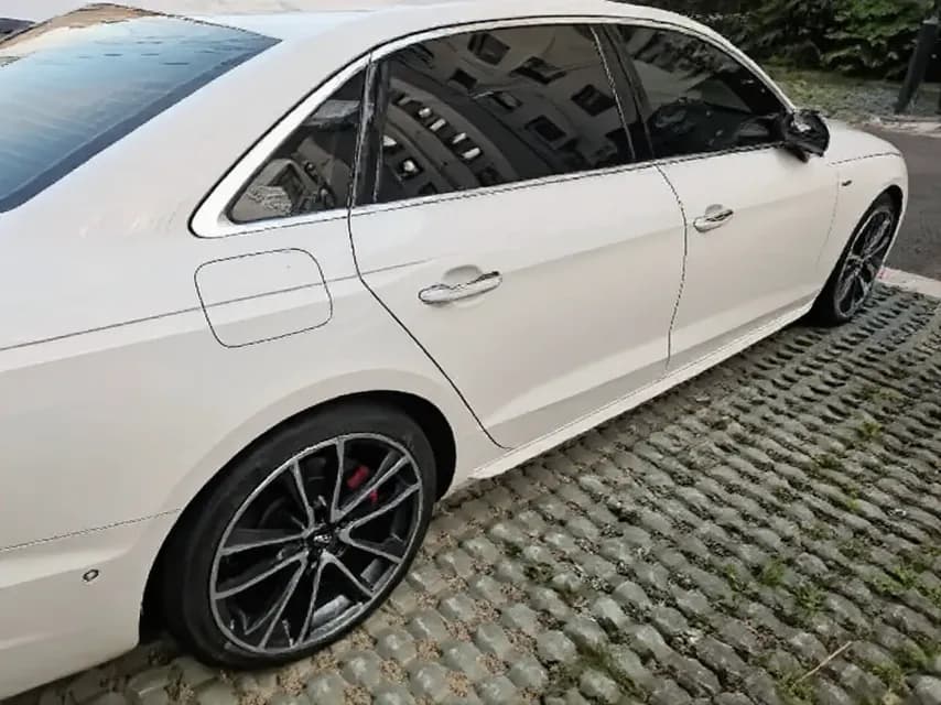 Vehicle thumbnail 4