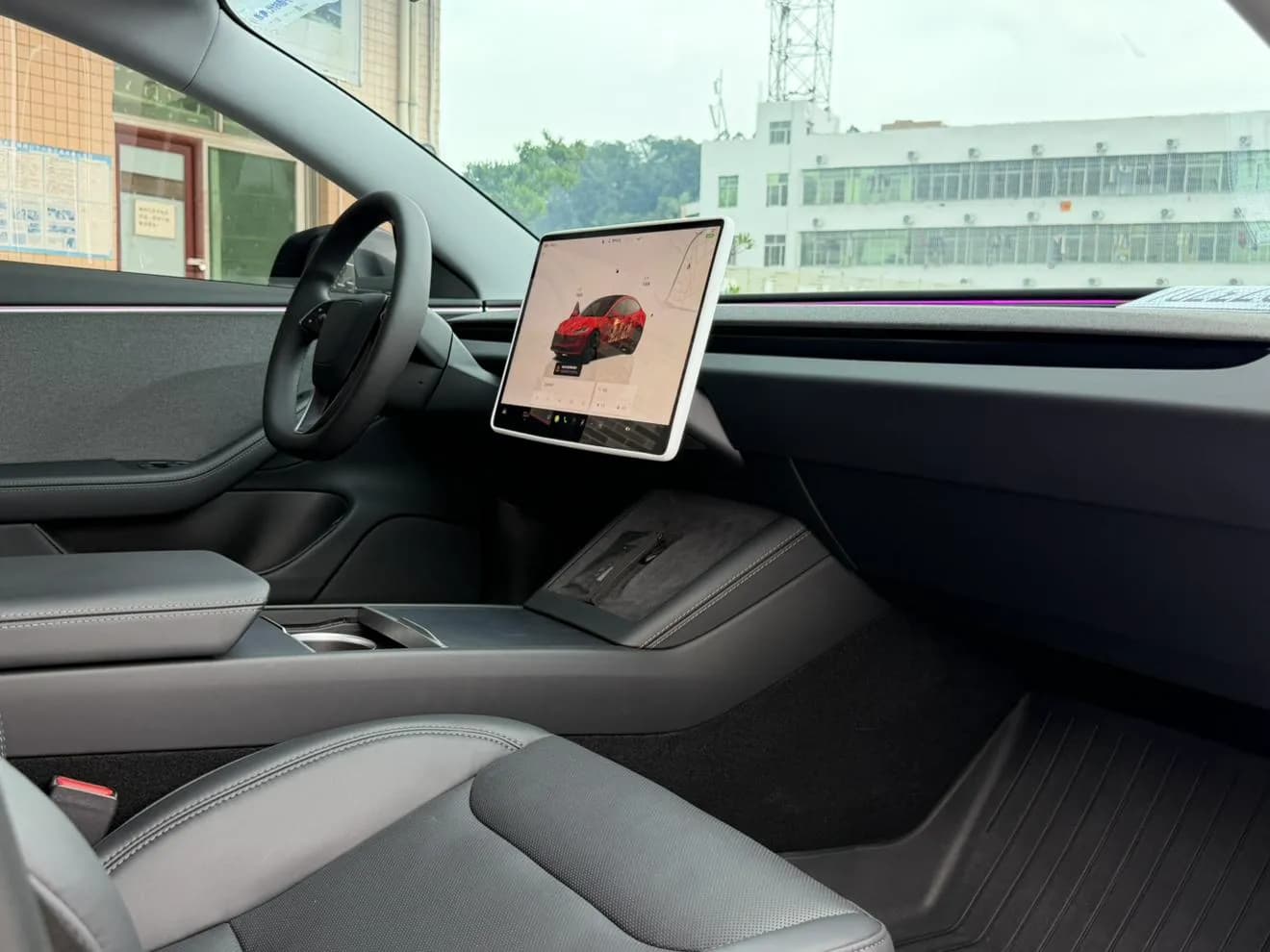 Vehicle thumbnail 6