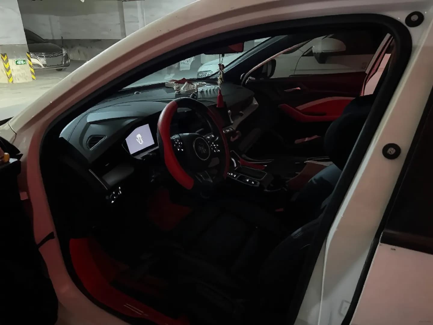 Vehicle thumbnail 4