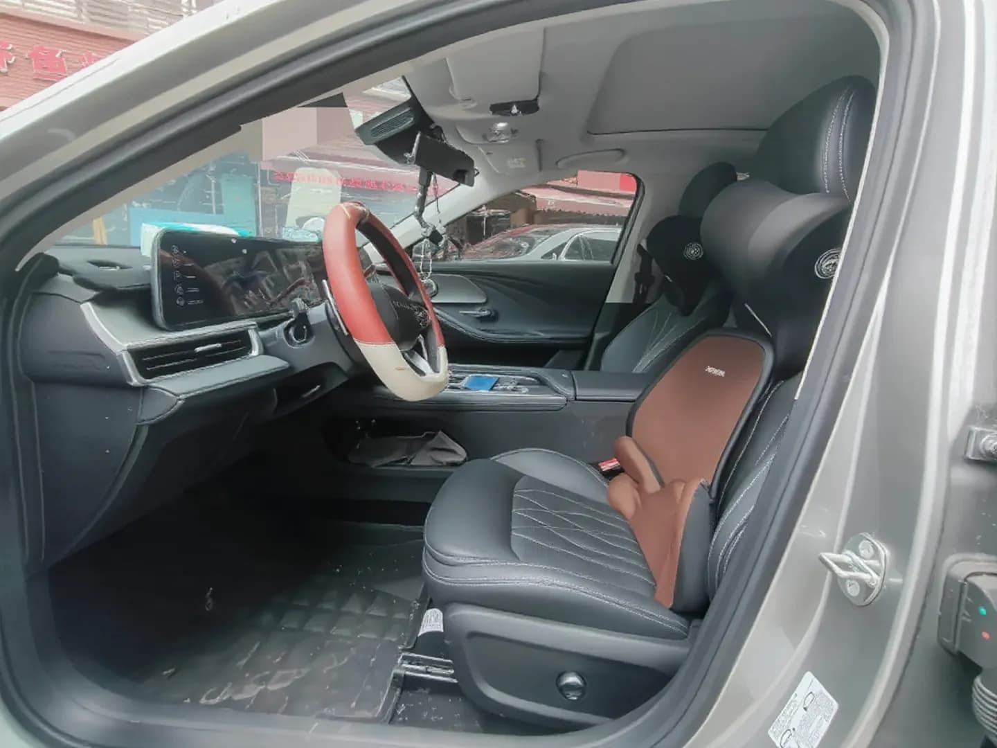 Vehicle thumbnail 6