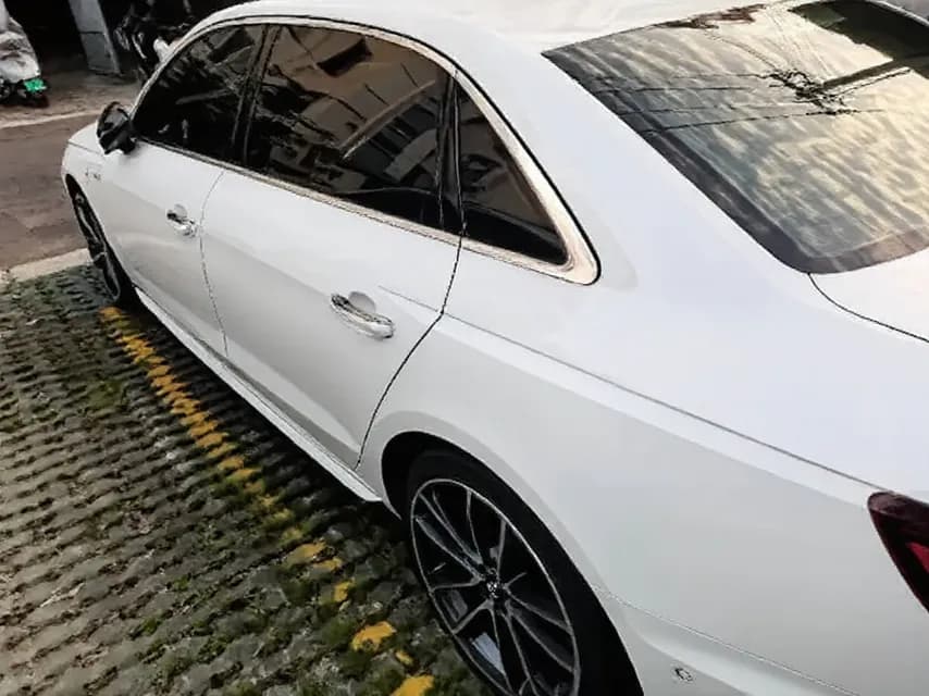 Vehicle thumbnail 3