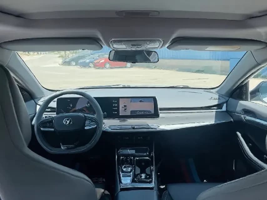 Vehicle thumbnail 6