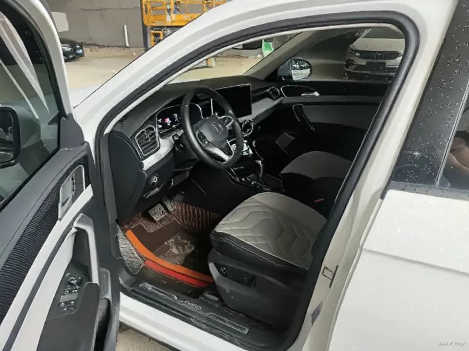 Vehicle thumbnail 6