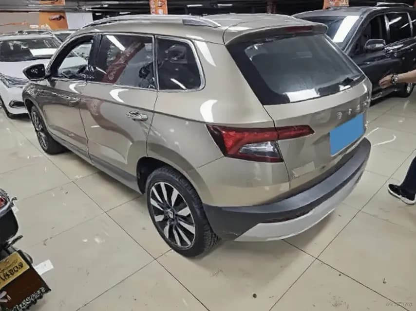 Vehicle thumbnail 6