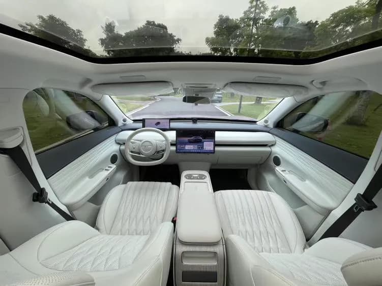 Vehicle thumbnail 6