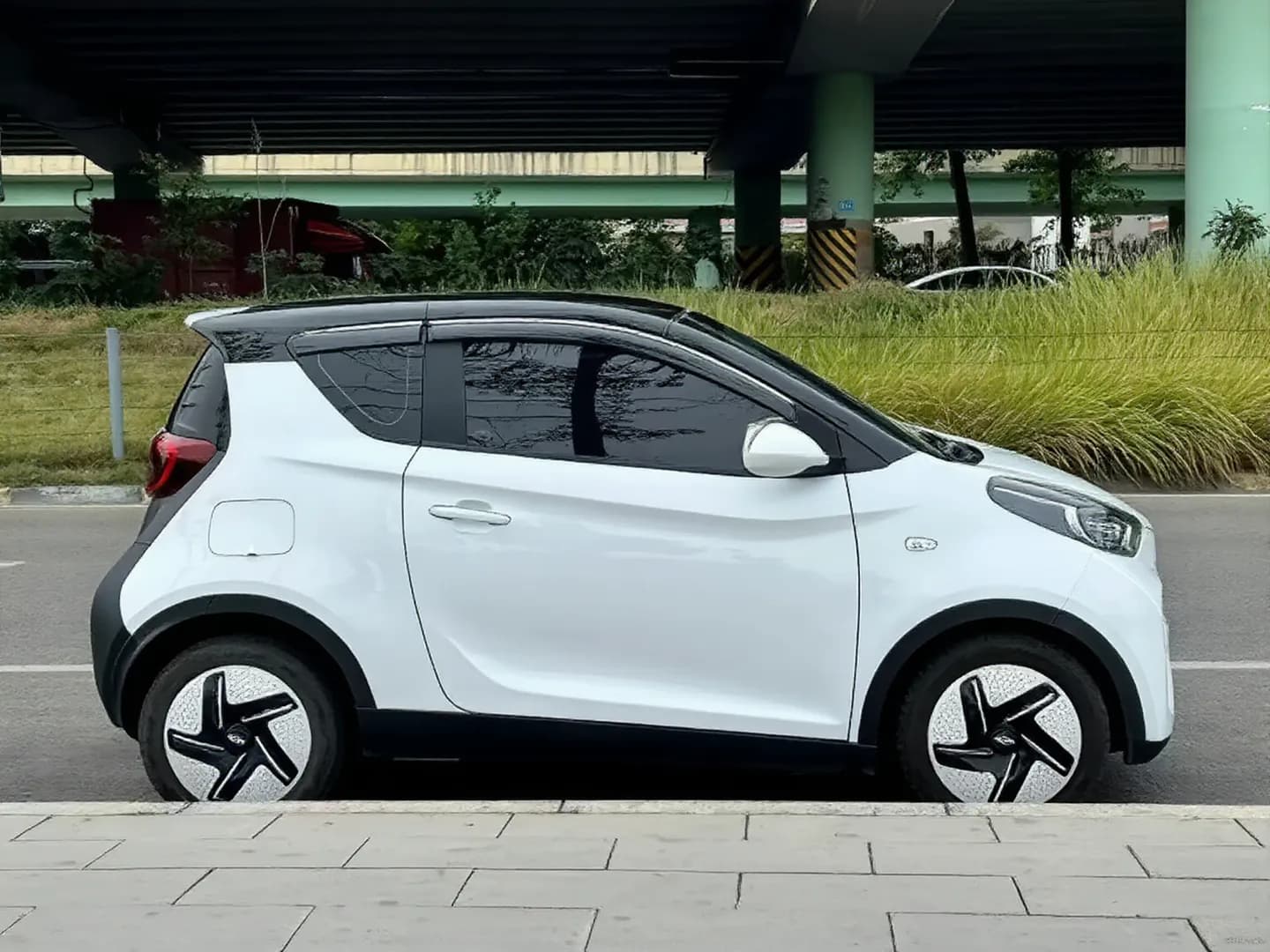 Vehicle thumbnail 5