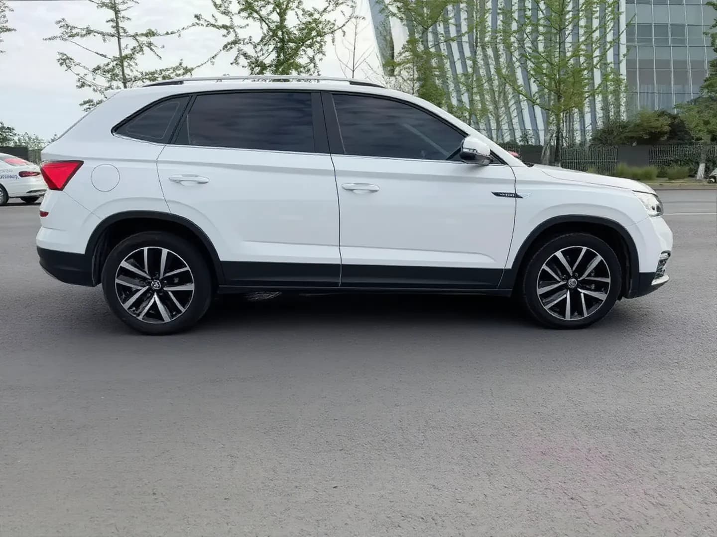 Vehicle thumbnail 8