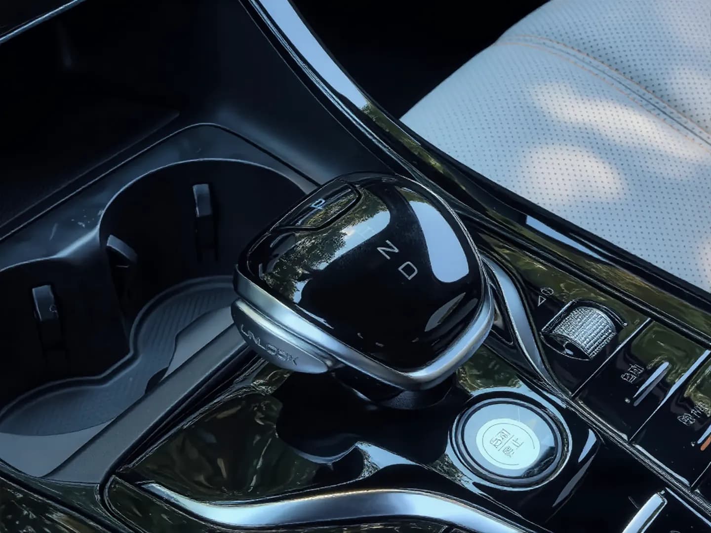 Vehicle thumbnail 2