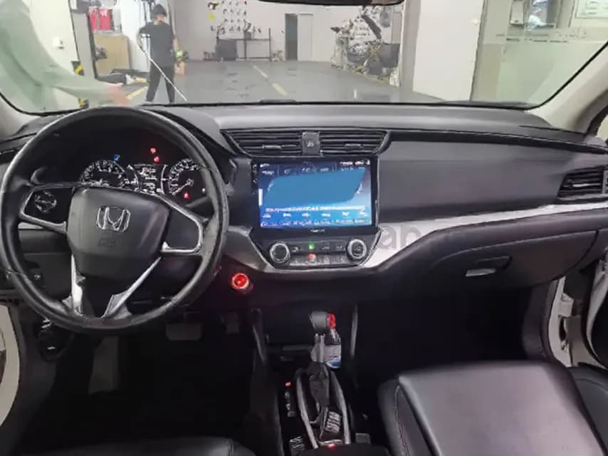 Vehicle thumbnail 6