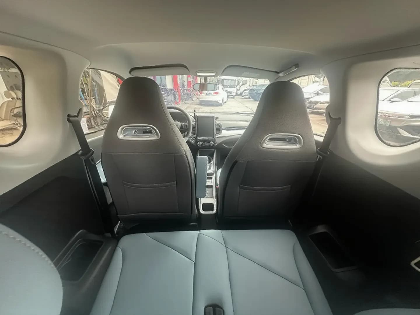 Vehicle thumbnail 5