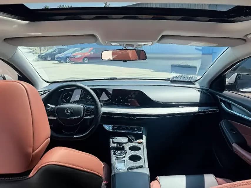 Vehicle thumbnail 6
