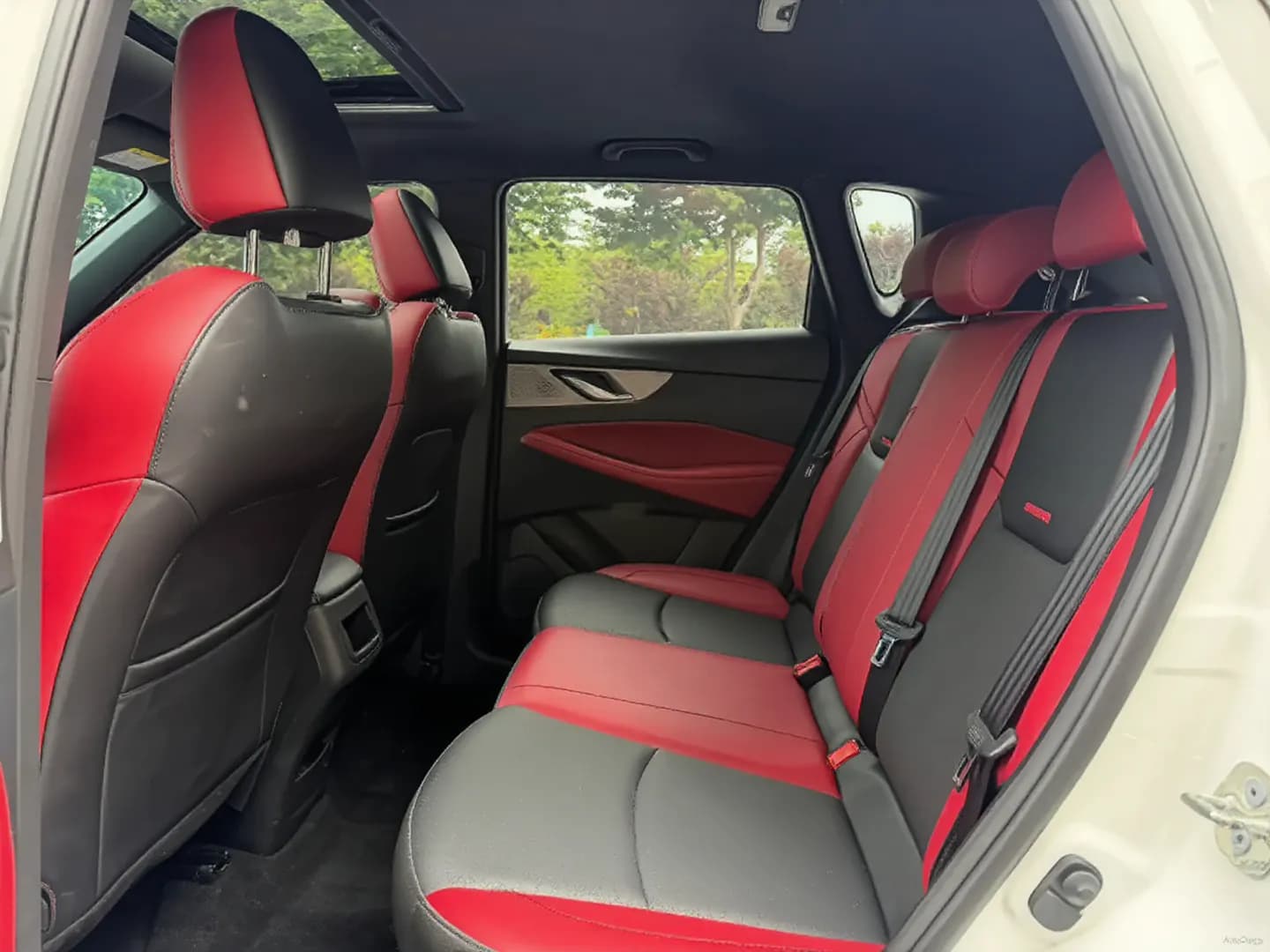Vehicle thumbnail 6