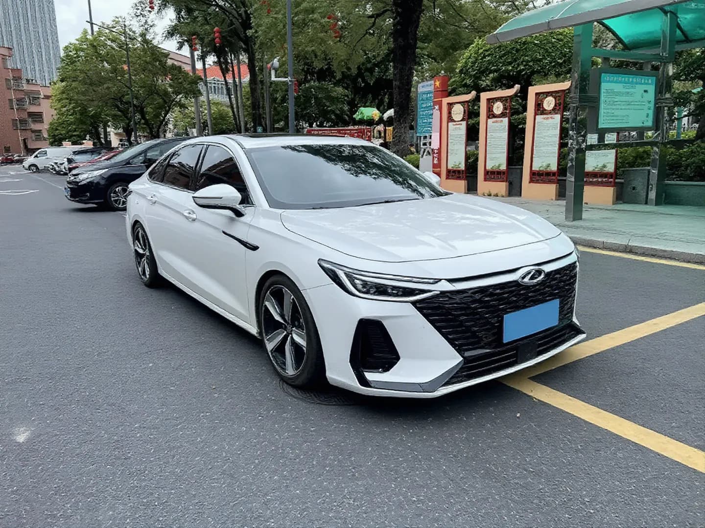 Vehicle thumbnail 2