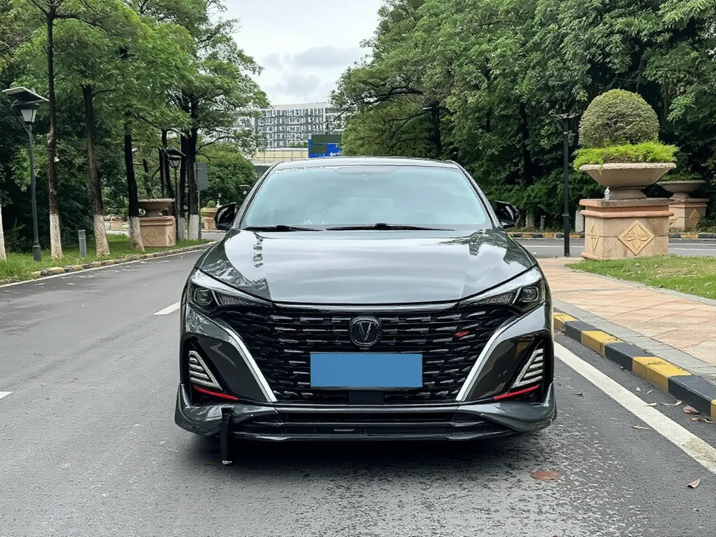 Vehicle thumbnail 2