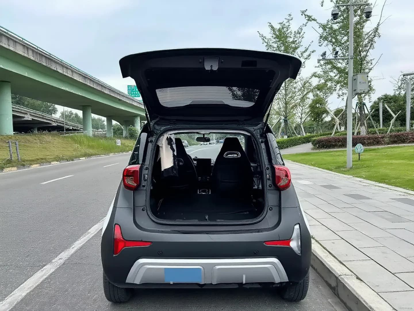 Vehicle thumbnail 8