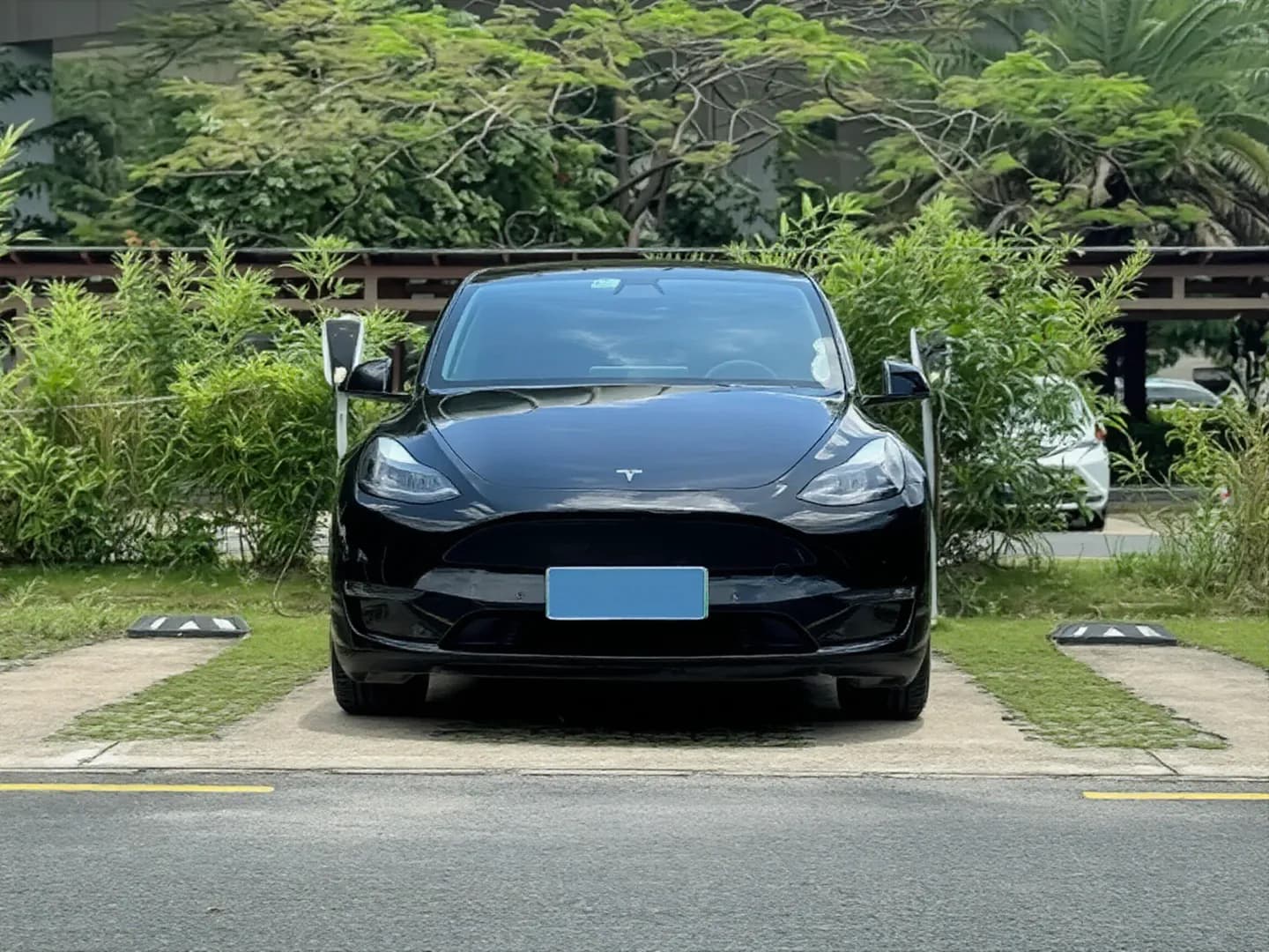 Vehicle thumbnail 2